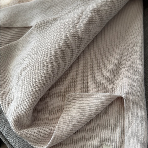 lululemon Cream Sweater - Picture 4 of 5